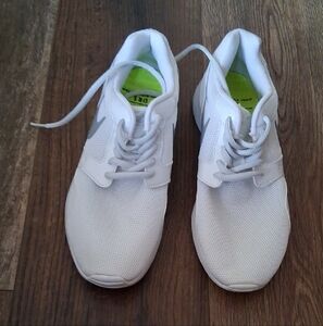 💙Nike White Women's Sneakers